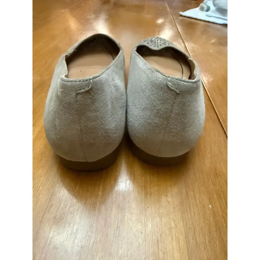 Vionic Carmela Pointed toe flat dark taupe suede laser cut orthotic support 7*